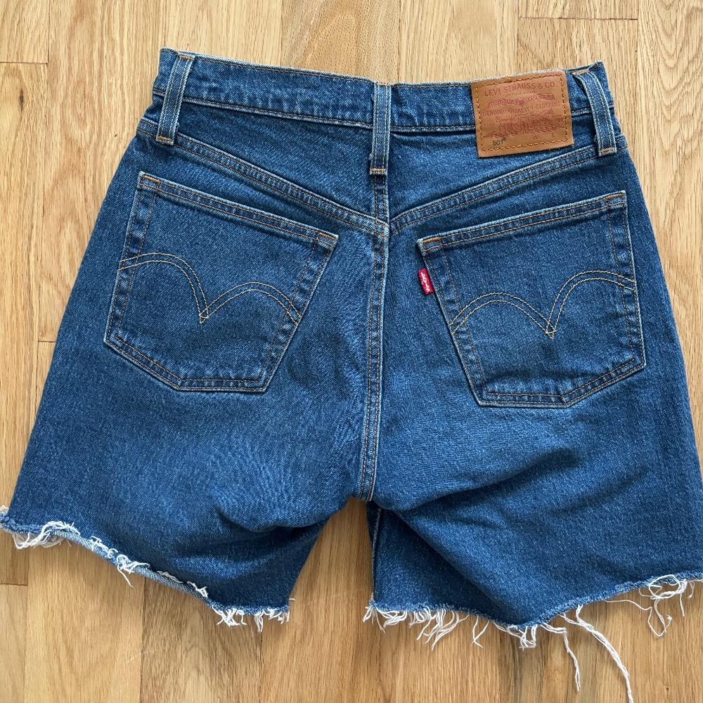 Levi's 501 MID THIGH SHORT, size 25, Charleston Picks - Picture 2 of 2